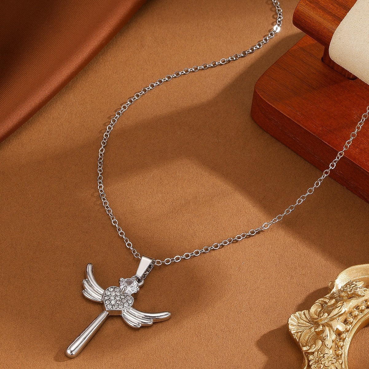 European And American New Fashion Simple Light Luxury Heart-shaped Angel Wings Pendant Clavicle Chain
