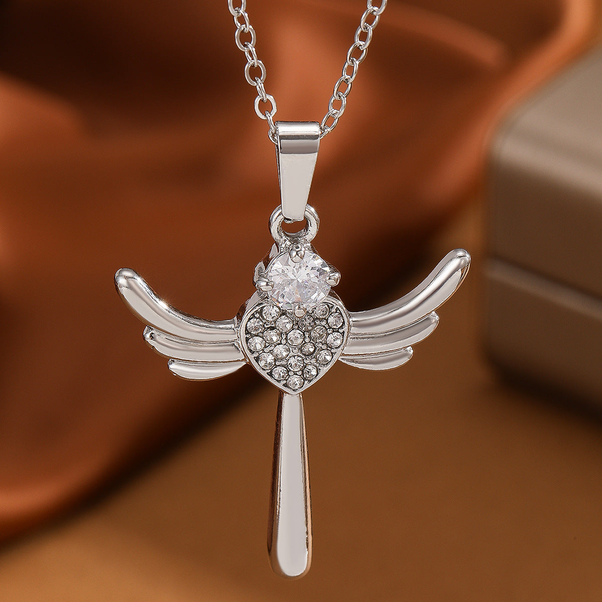European And American New Fashion Simple Light Luxury Heart-shaped Angel Wings Pendant Clavicle Chain