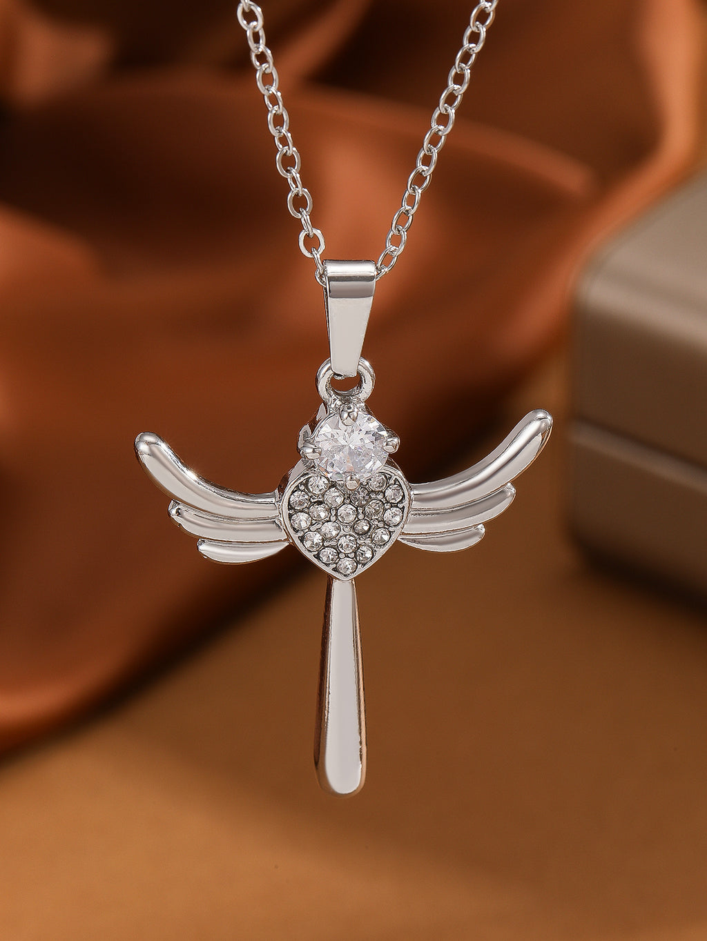European And American New Fashion Simple Light Luxury Heart-shaped Angel Wings Pendant Clavicle Chain