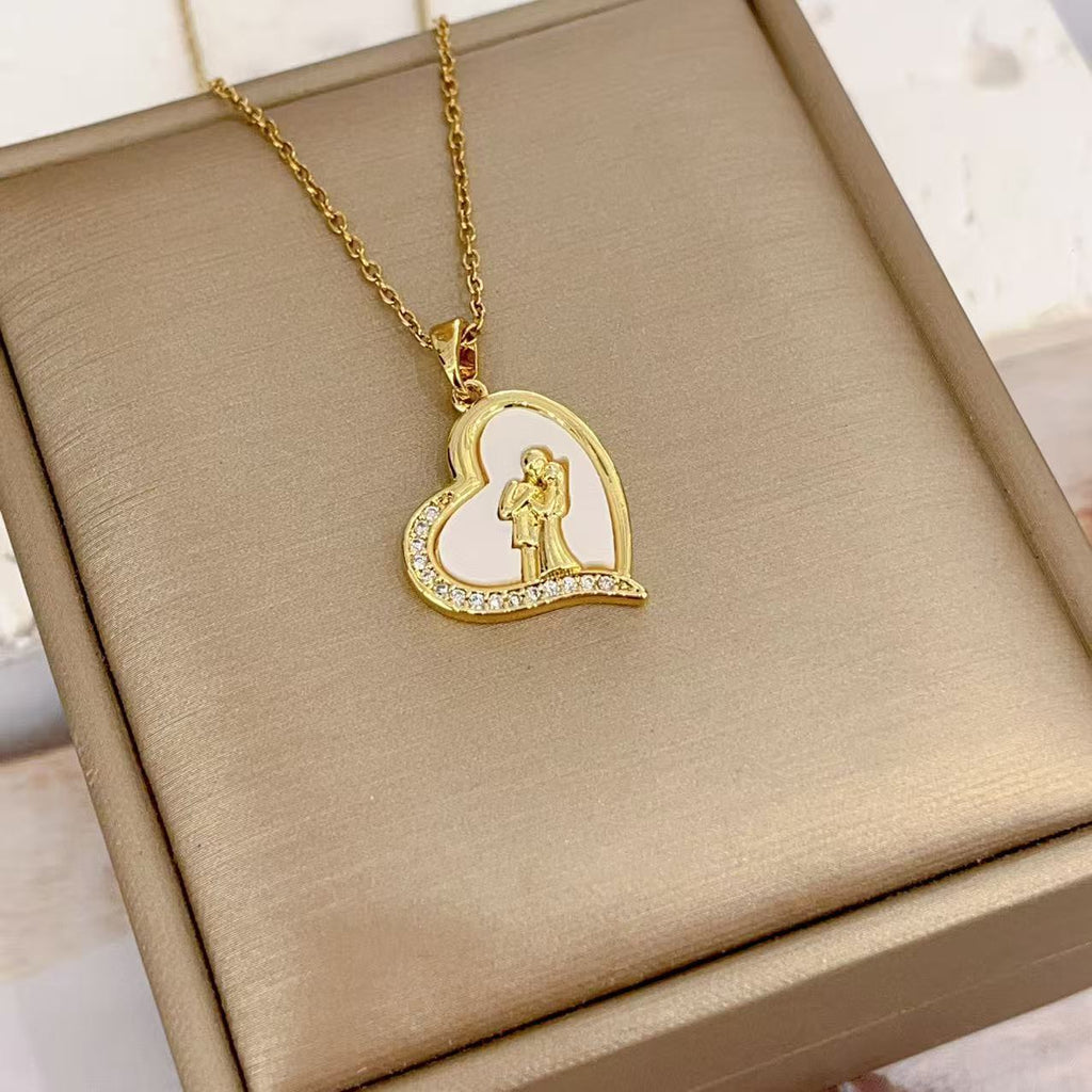 European And American Fashion Special-interest Love Fritillary Shape Design Pendant Clavicle Chain Female