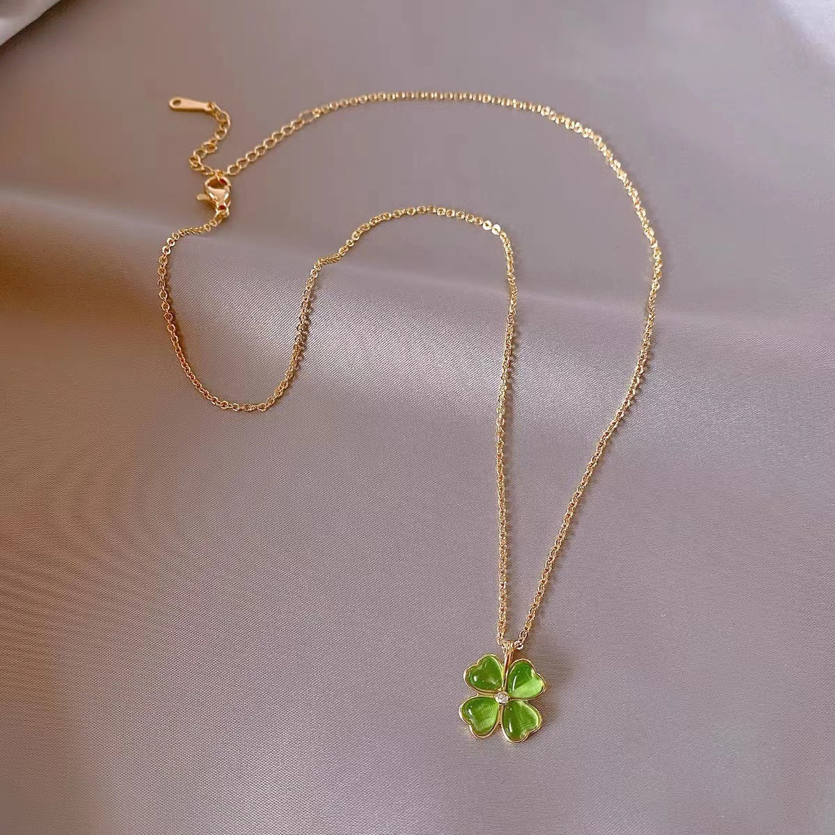 Dignified Sense Of Design Clavicle Chain Female